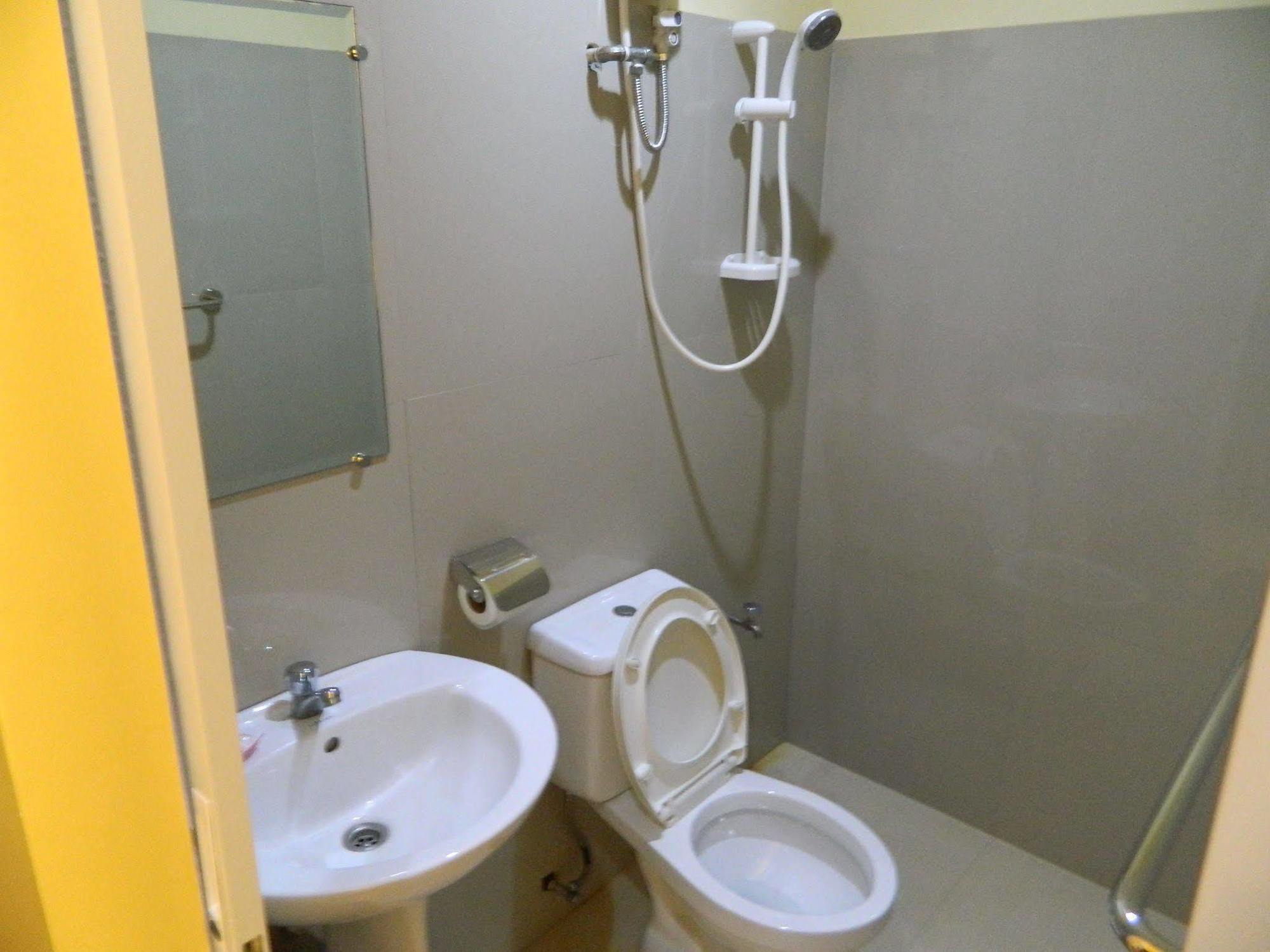 Hotel Qanaq Davao City Esterno foto