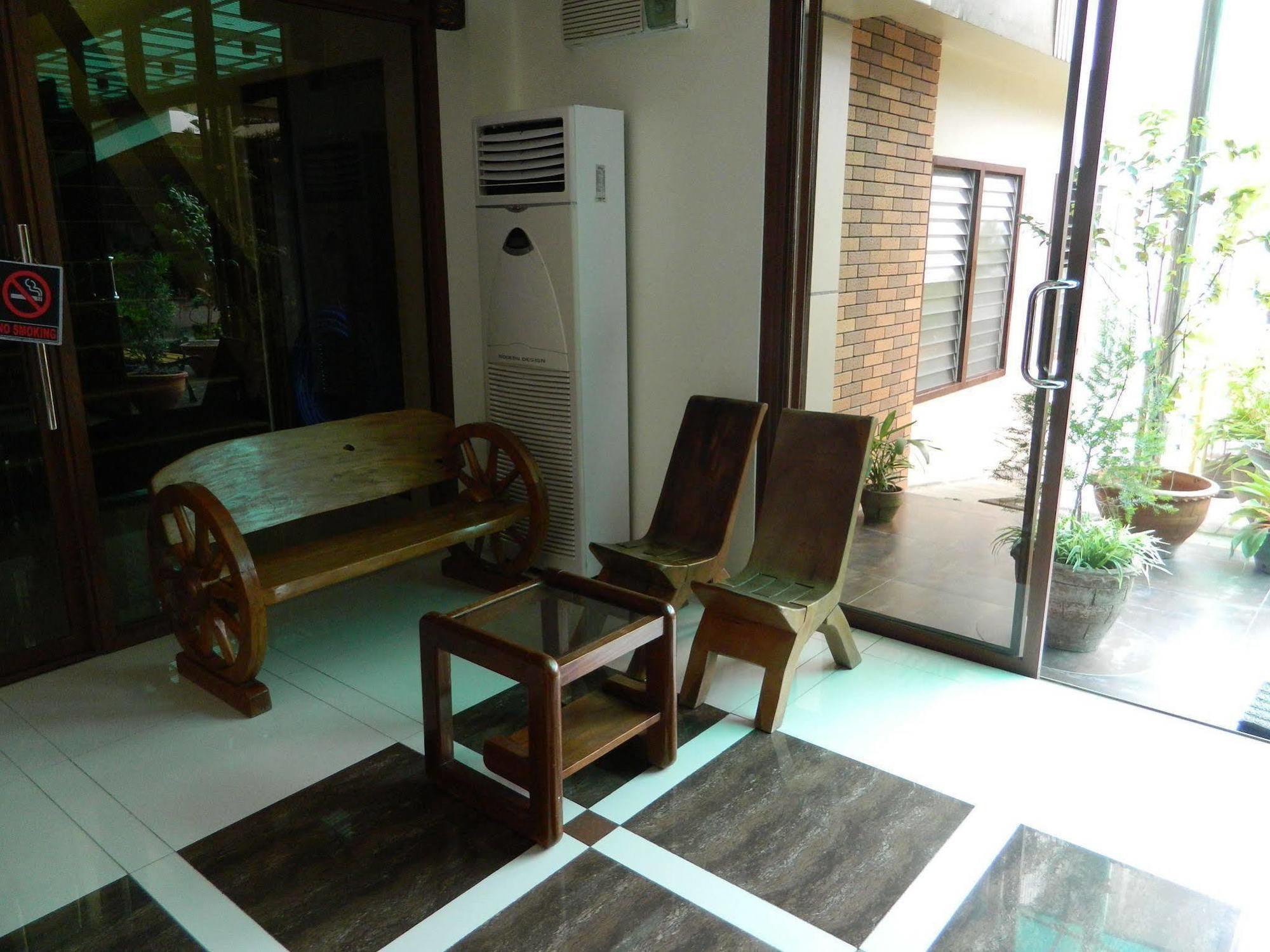 Hotel Qanaq Davao City Esterno foto